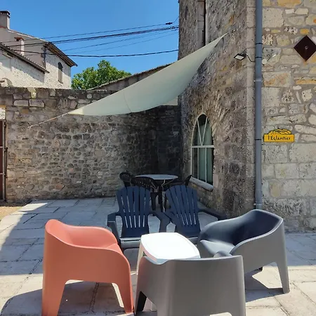 Ardeche Les Cigales Eglantier Avec Piscine Partagee Гропьер