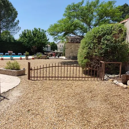 Ardeche Les Cigales Eglantier Avec Piscine Partagee グロスピエール